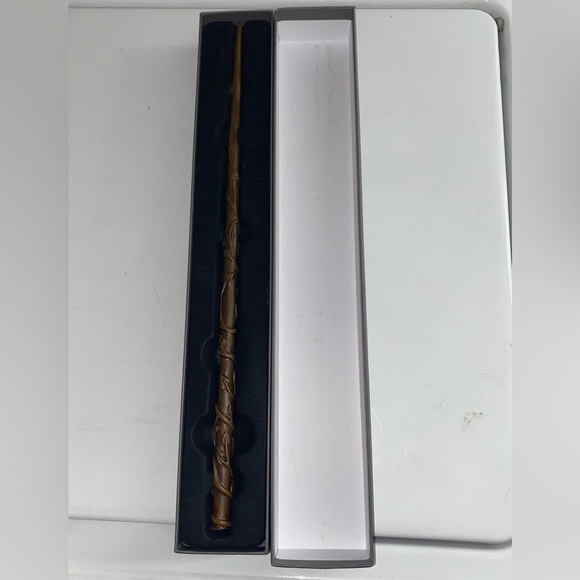 NEW -OFFICIAL Universal Studios Collectors Item Hermione Granger wand w/ box - Picture 13 of 15